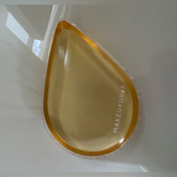 MAKEUPDROP Silicone Beauty Applicator - Picture 2 of 4